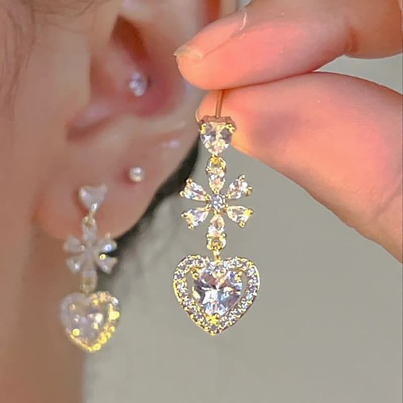Aretes de corazón con circón para damas
