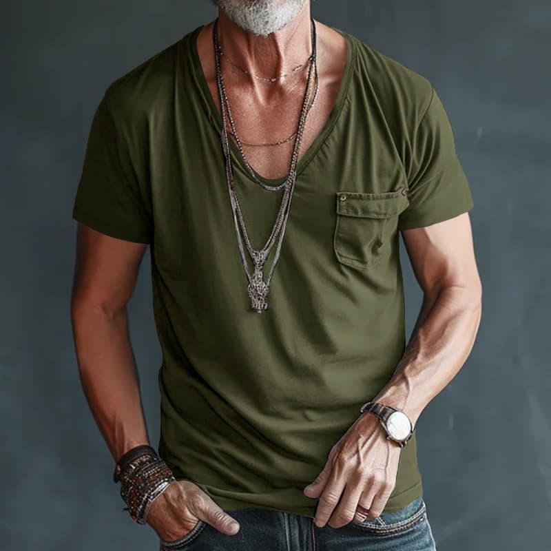 Camiseta con cuello en V, bolsillo y ajuste slim
