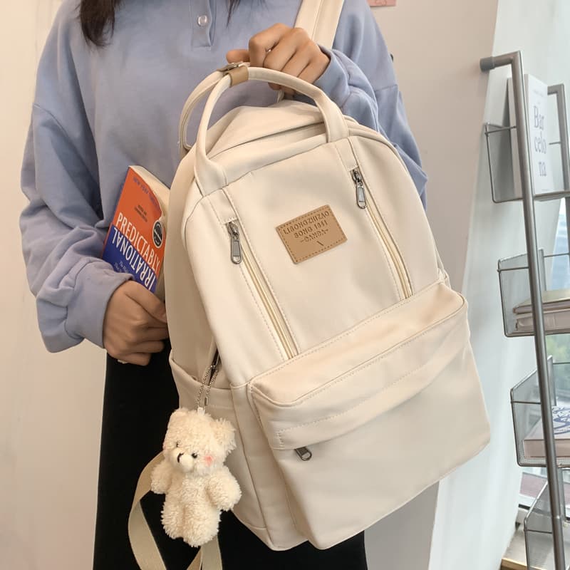Mochila escolar con doble cierre y diseño versátil