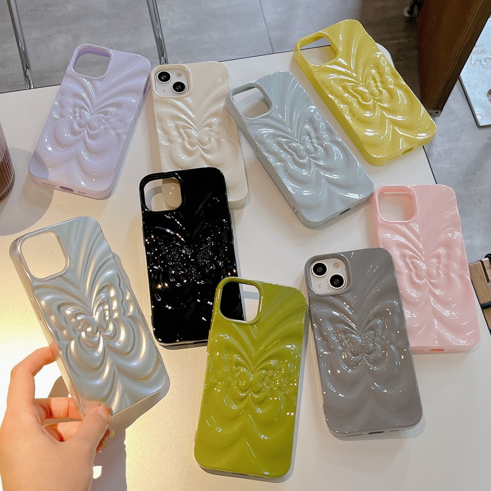 Funda de teléfono con mariposa 3D en color sólido