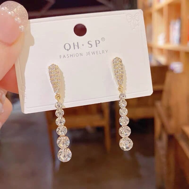 Aretes largos con cristales y borla, estilo coreano