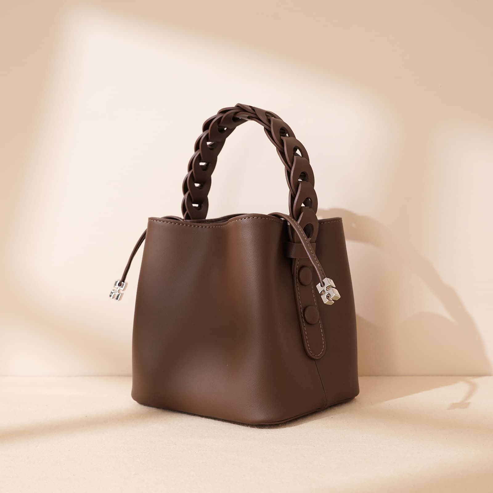 Bolsa bandolera tejida a mano estilo balde mini