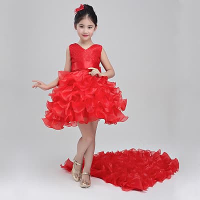 Vestido de niña para boda estilo princesa con cola