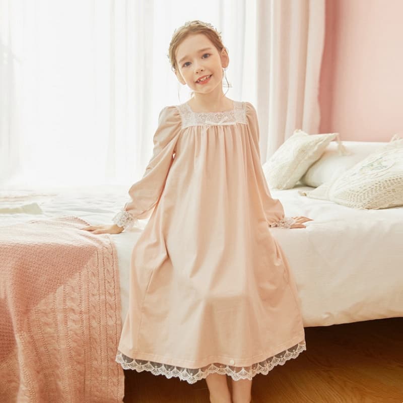 Bata princesa de invierno con encaje, estilo retro francés