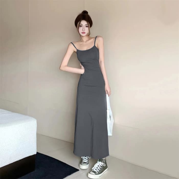 Vestido largo tipo tirantes con hombro caído