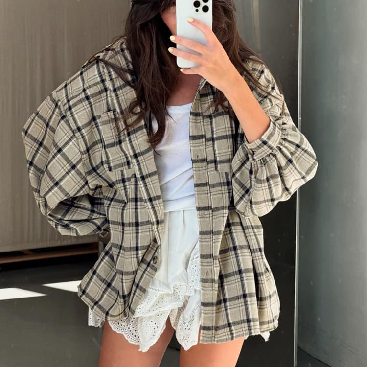 Camisa casual retro con bolsillo y patrón de cuadros