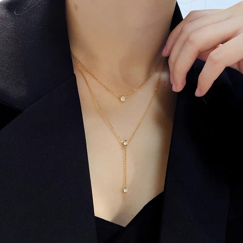 Collar de acero titanio con diamante y borla