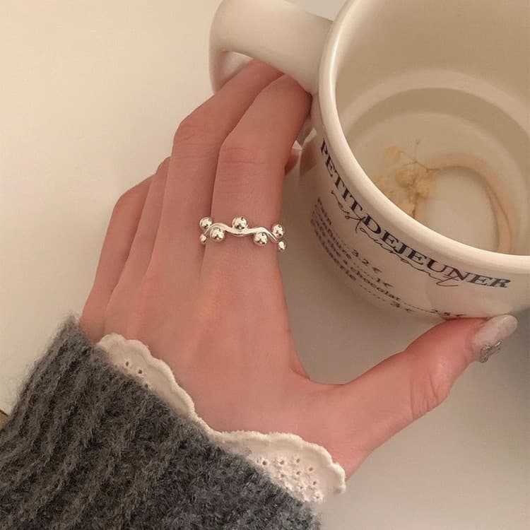 Anillo onda de plata esterlina con perlas