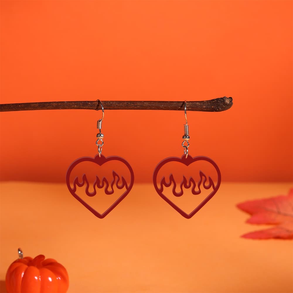 Aretes acrílicos con motivo de amor y halloween