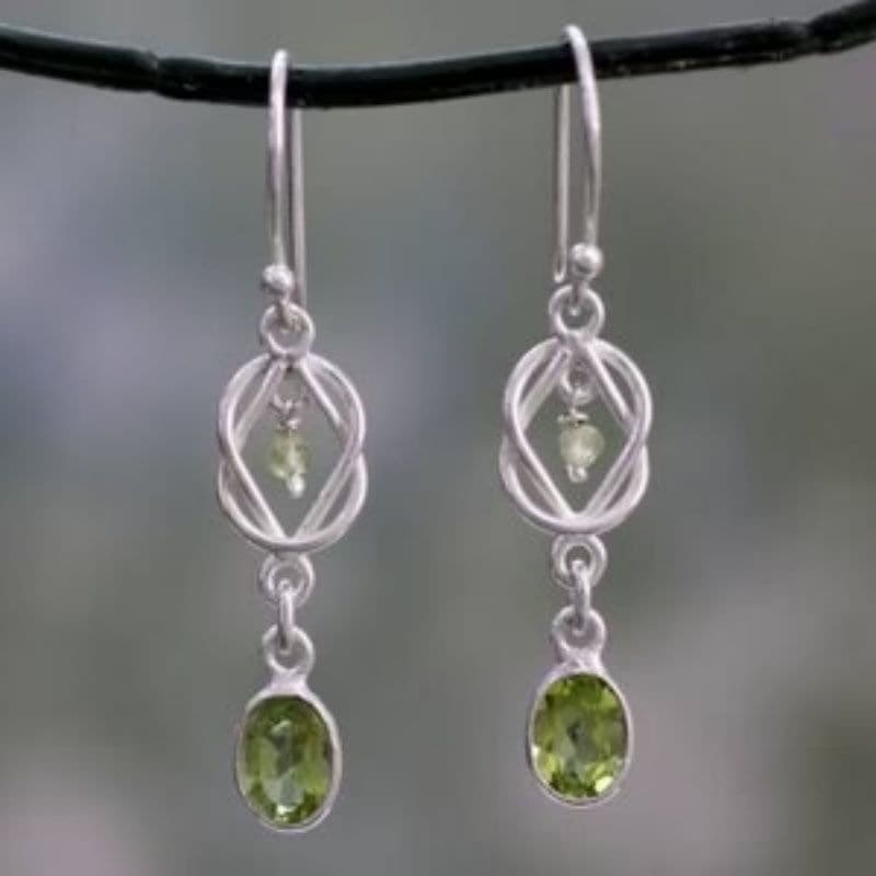 Aretes de gema verde con incrustación, diseño personalizado