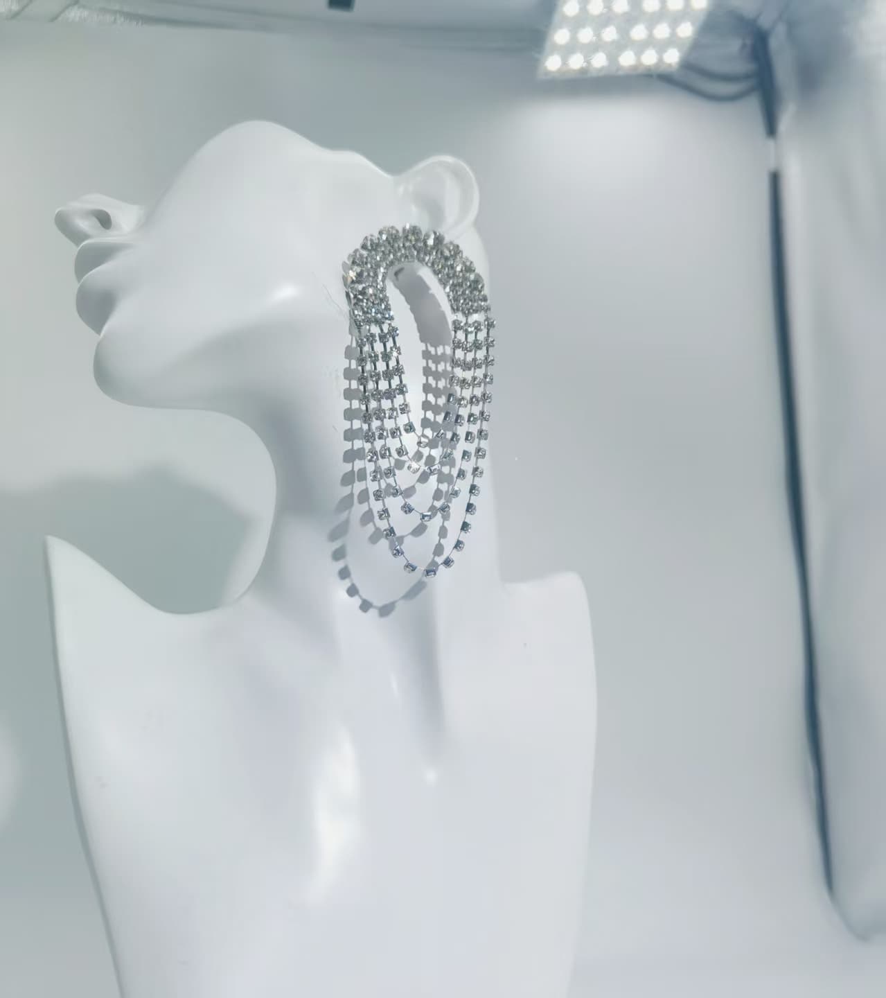 Aretes de aro con borlas de cristal multicapa brillante