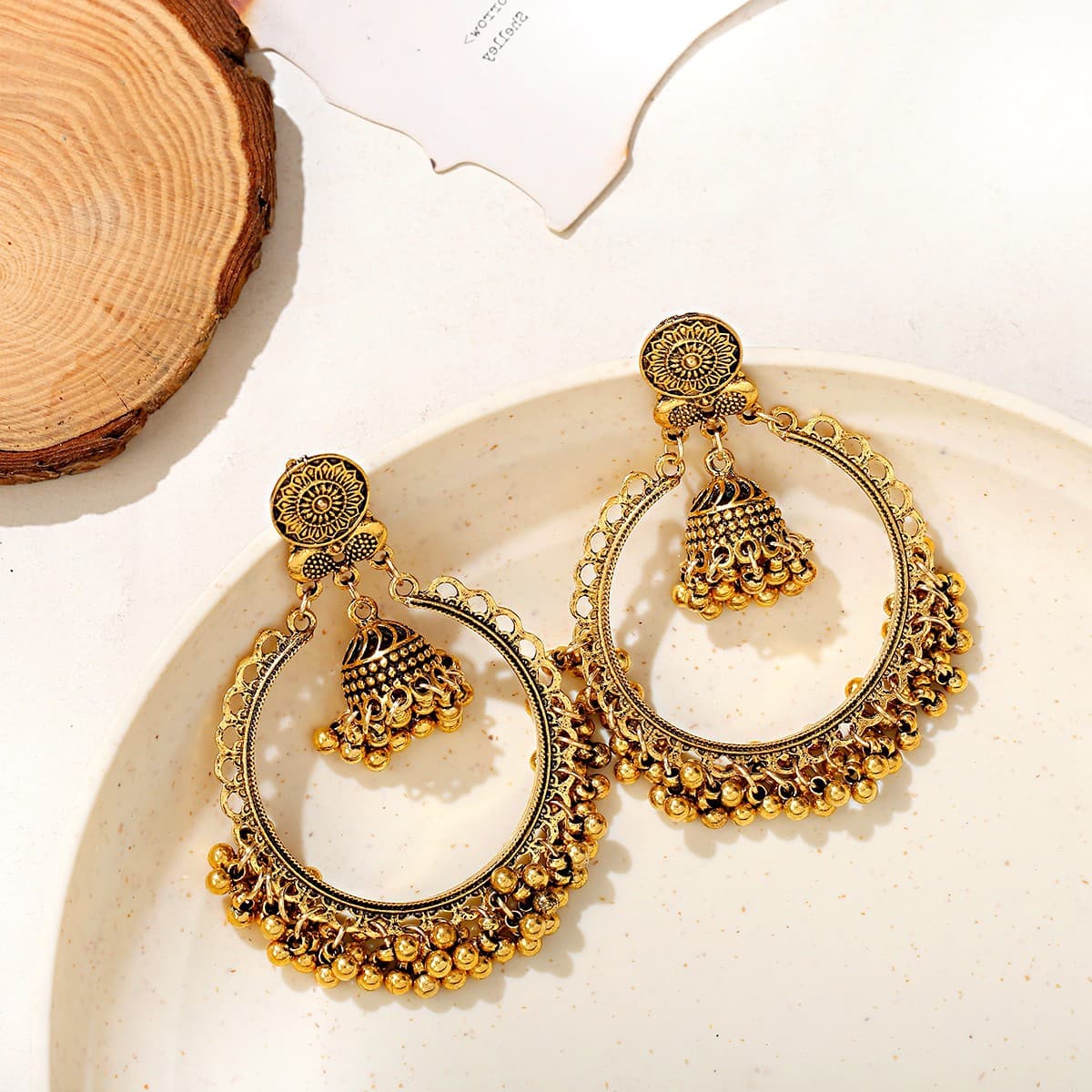 Aretes bohemios retro con campana exagerada estilo étnico
