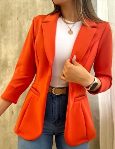 Abrigo minimalista de color sólido con cuello blazer
