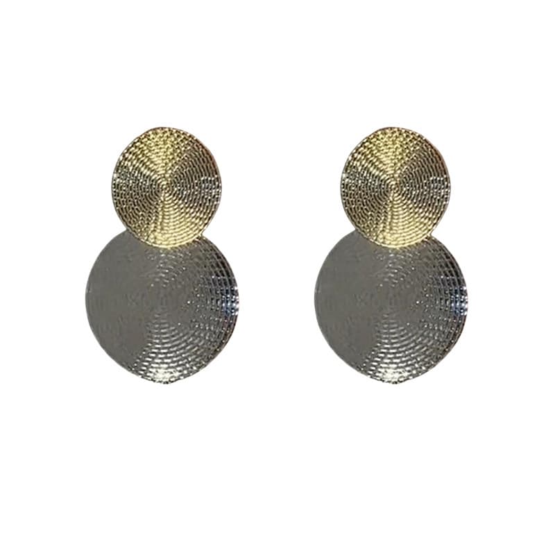 Aretes plateados con lentejuelas redondas