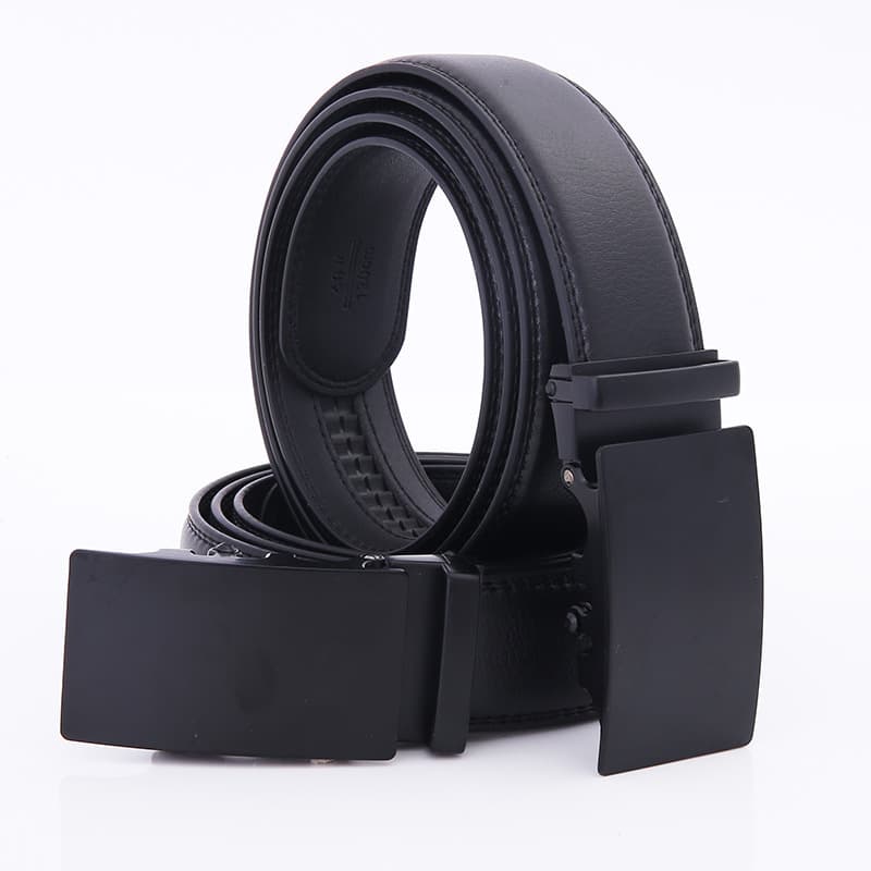 Cinturón de cuero con hebilla automática para hombre