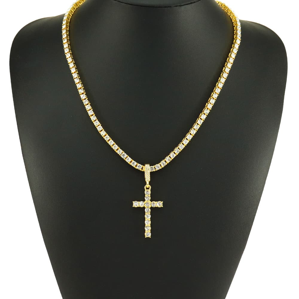 Collar con cruz y diamantes estilo cubano