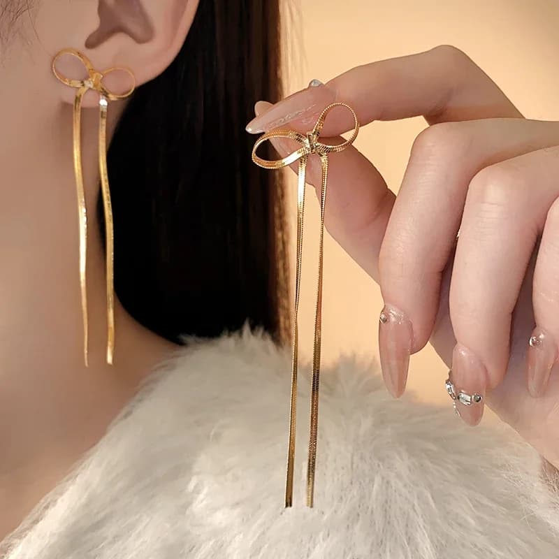 Aretes moño acero inoxidable con cadena dorada 18k