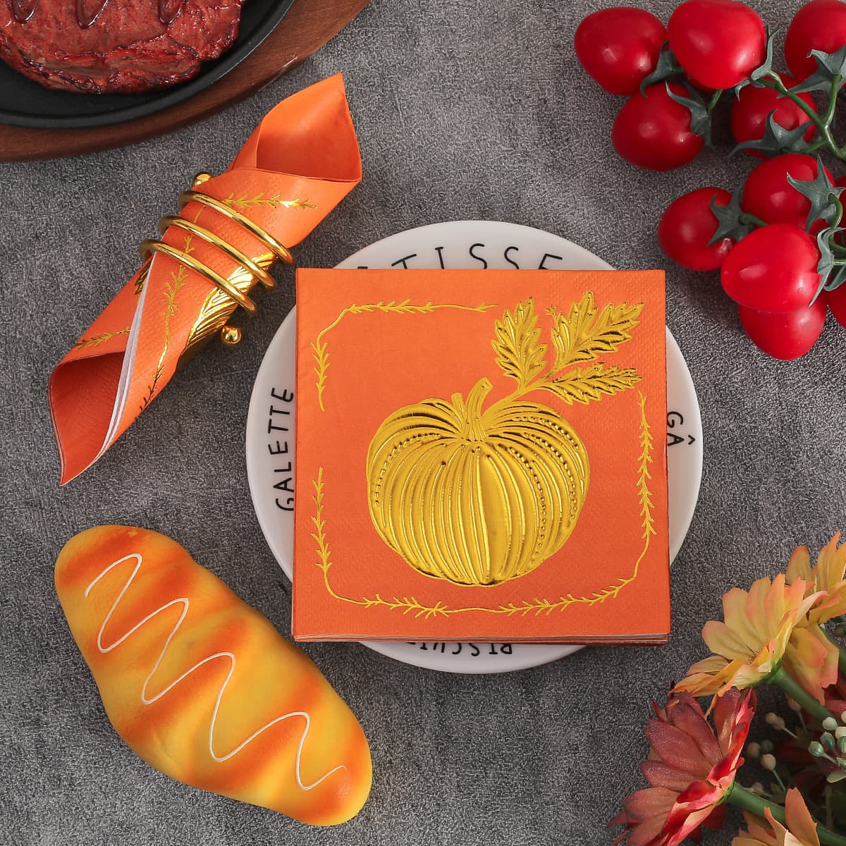 Servilletas de papel con calabaza estampada en oro