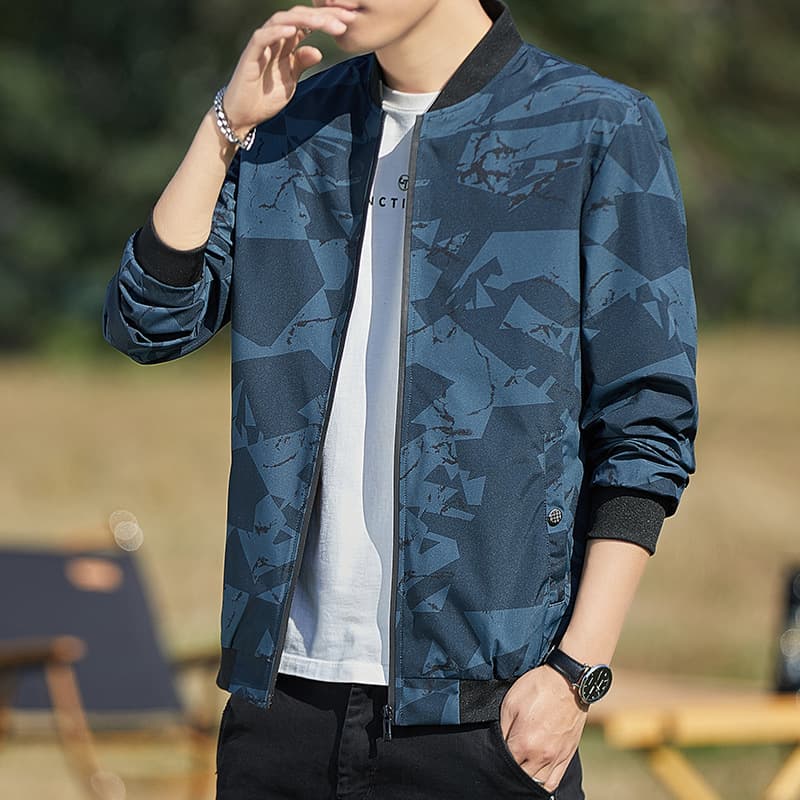 Chaqueta de béisbol casual con cuello de pie y camuflaje