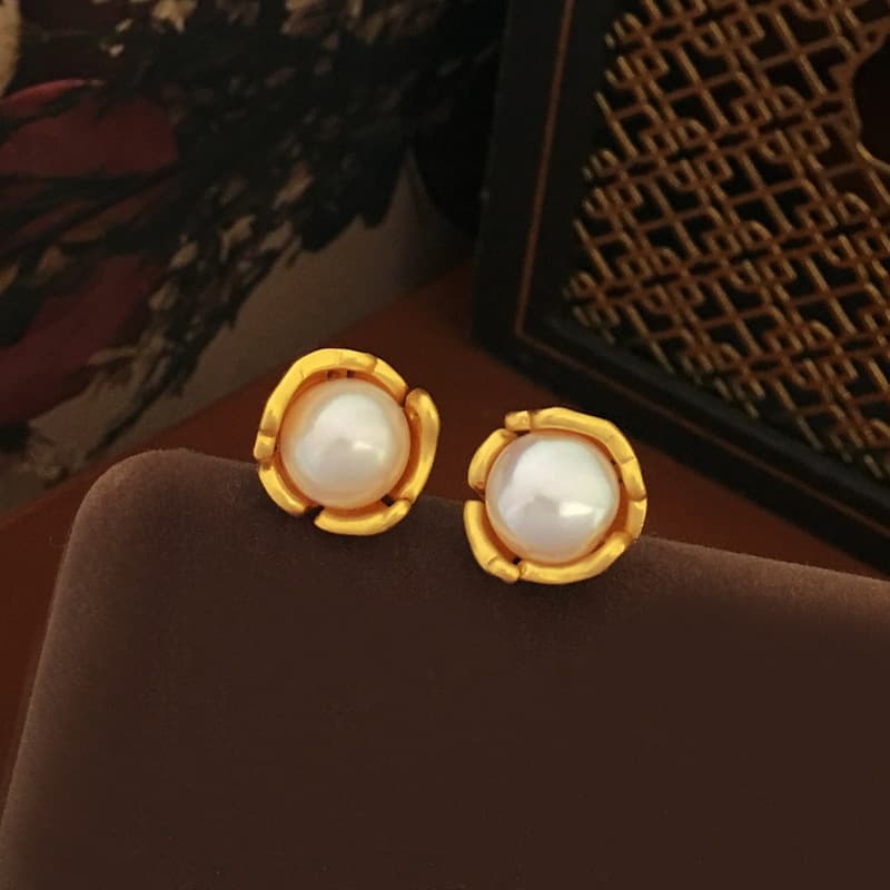 Aretes de botón retro artísticos con goteo azul