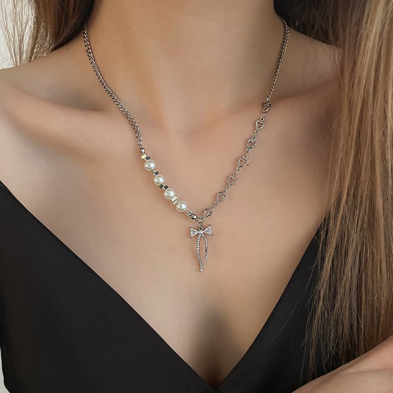 Collar de lazo con perla en diseño especial