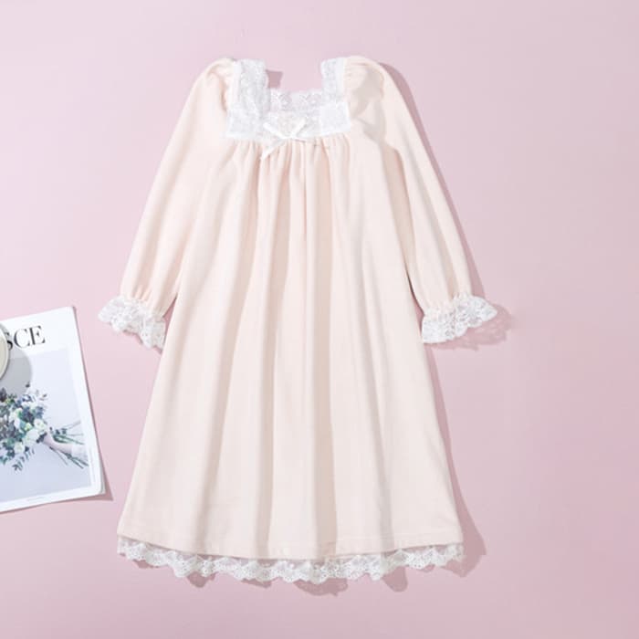 Bata princesa de invierno con encaje, estilo retro francés