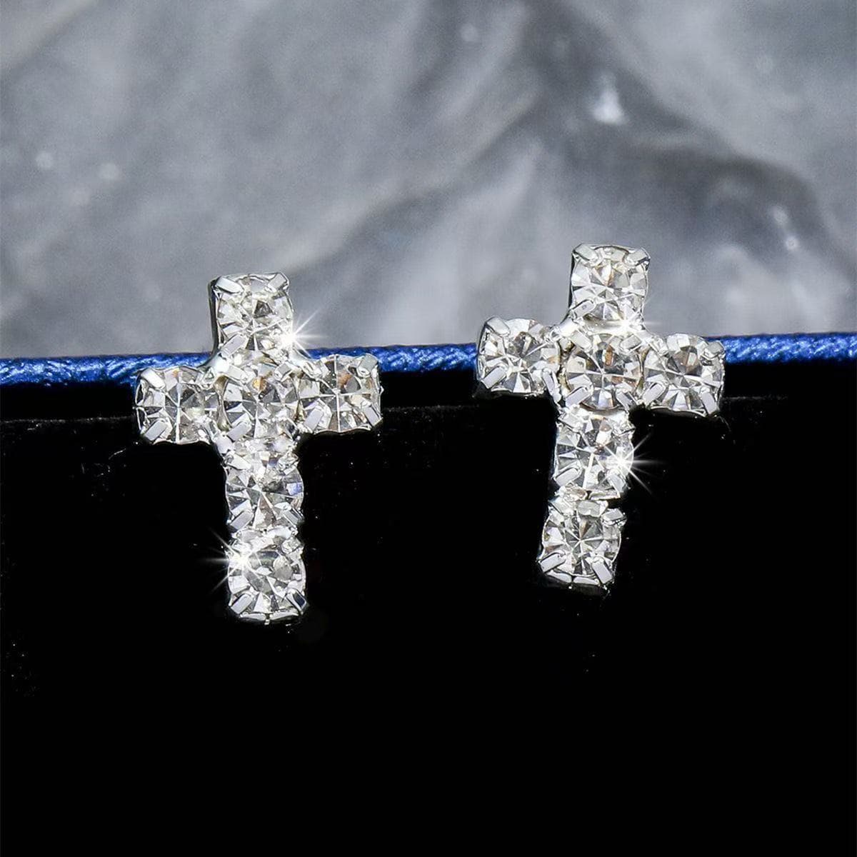 Pendientes de cruz de plata con diamantes completos y dorso plano