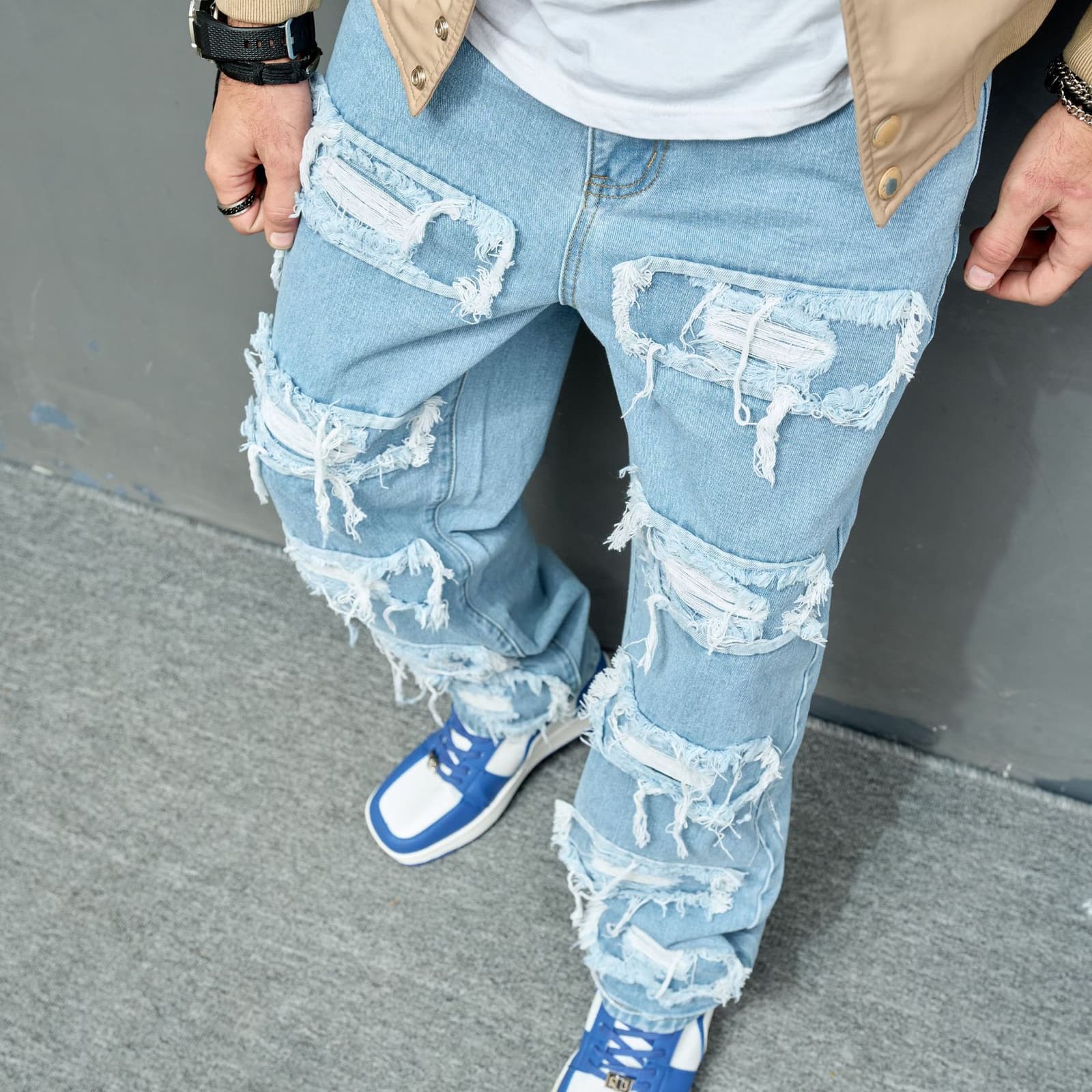 Pantalones vaqueros ajustados con efecto desgastado