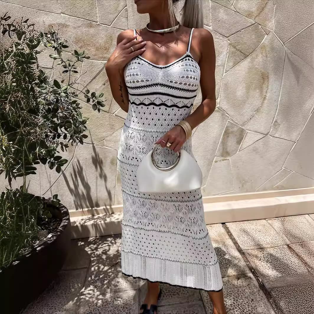 Vestido largo sin mangas con cuello en V y detalles recortados