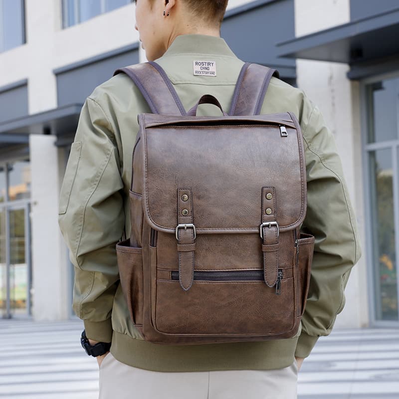 Mochila deportiva de piel sintética para hombres