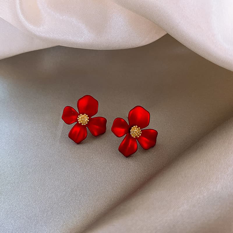 Aretes pétalos rojos aguja plata estilo coreano