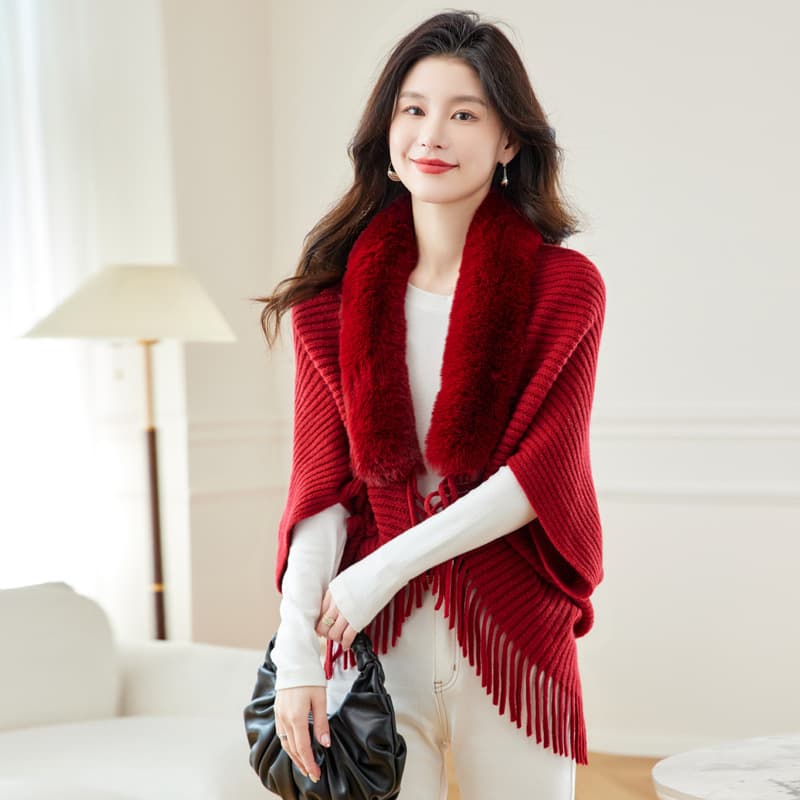 Chaqueta bufanda suelta con cuello de piel y borlas