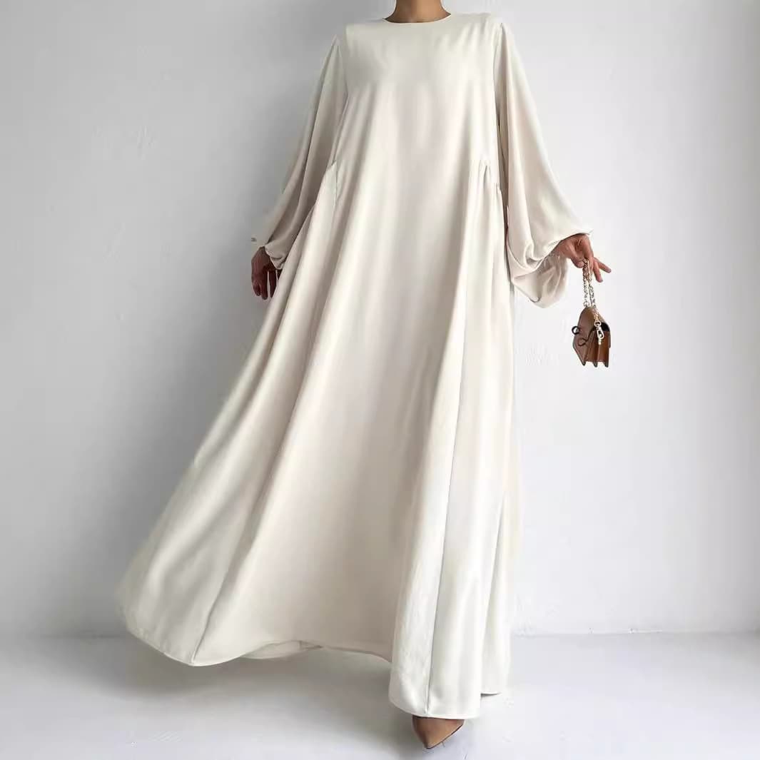Roba larga elegante con mangas abullonadas