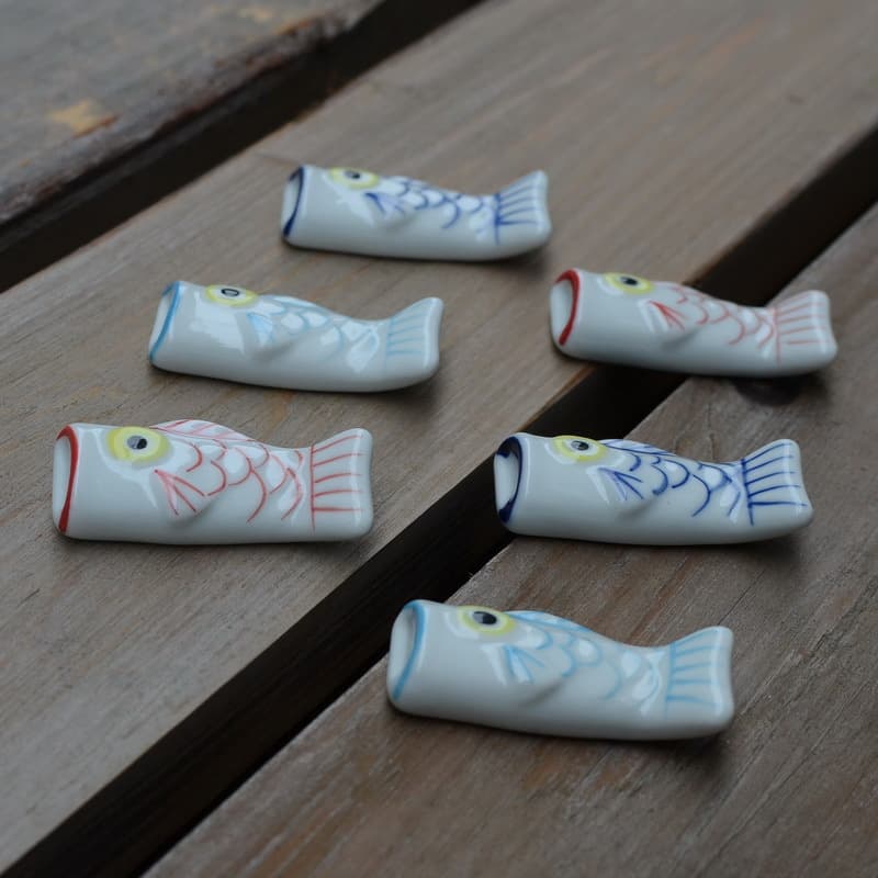 Descansor de palillos de cerámica con forma de pez