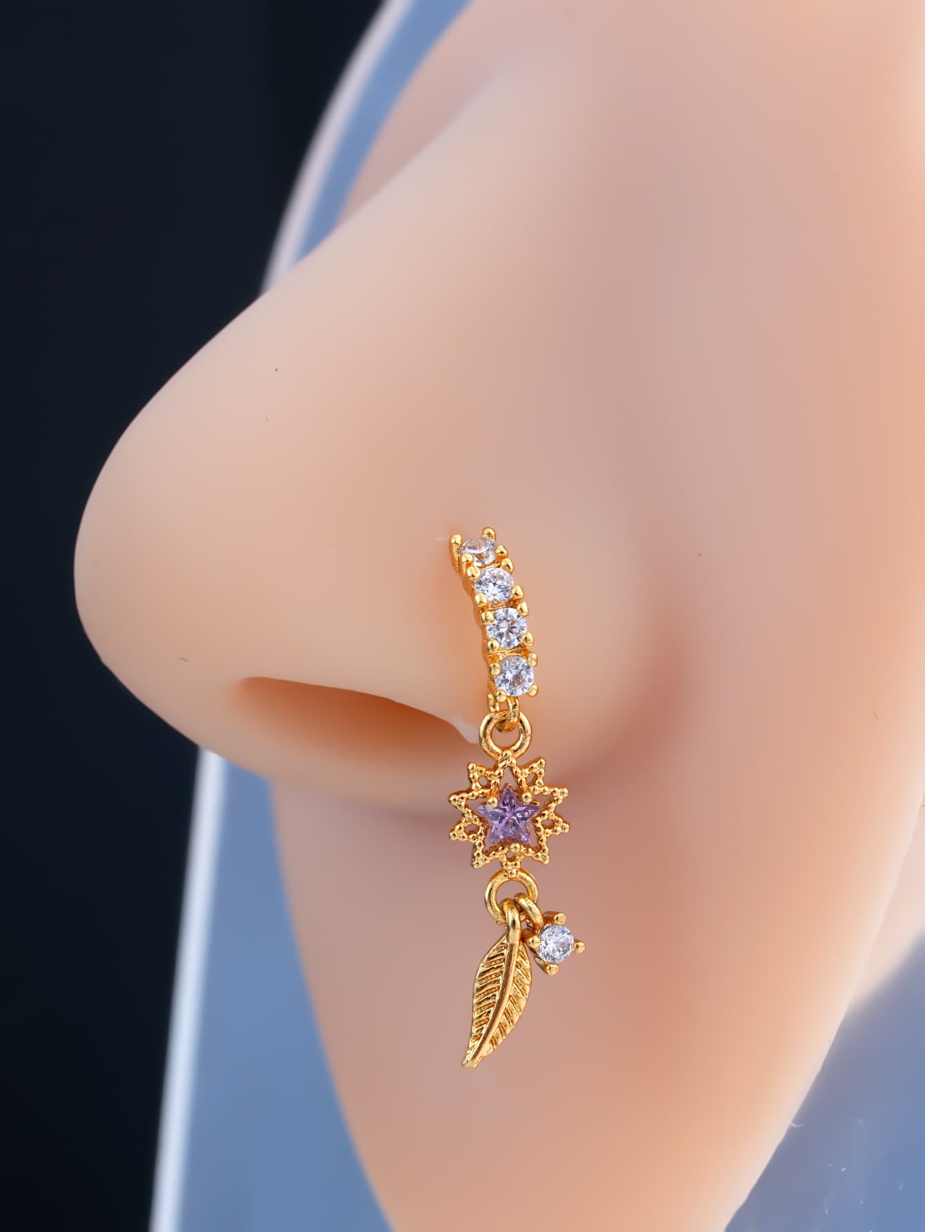 Piercing nasal de metal con diseños floral y mariposa