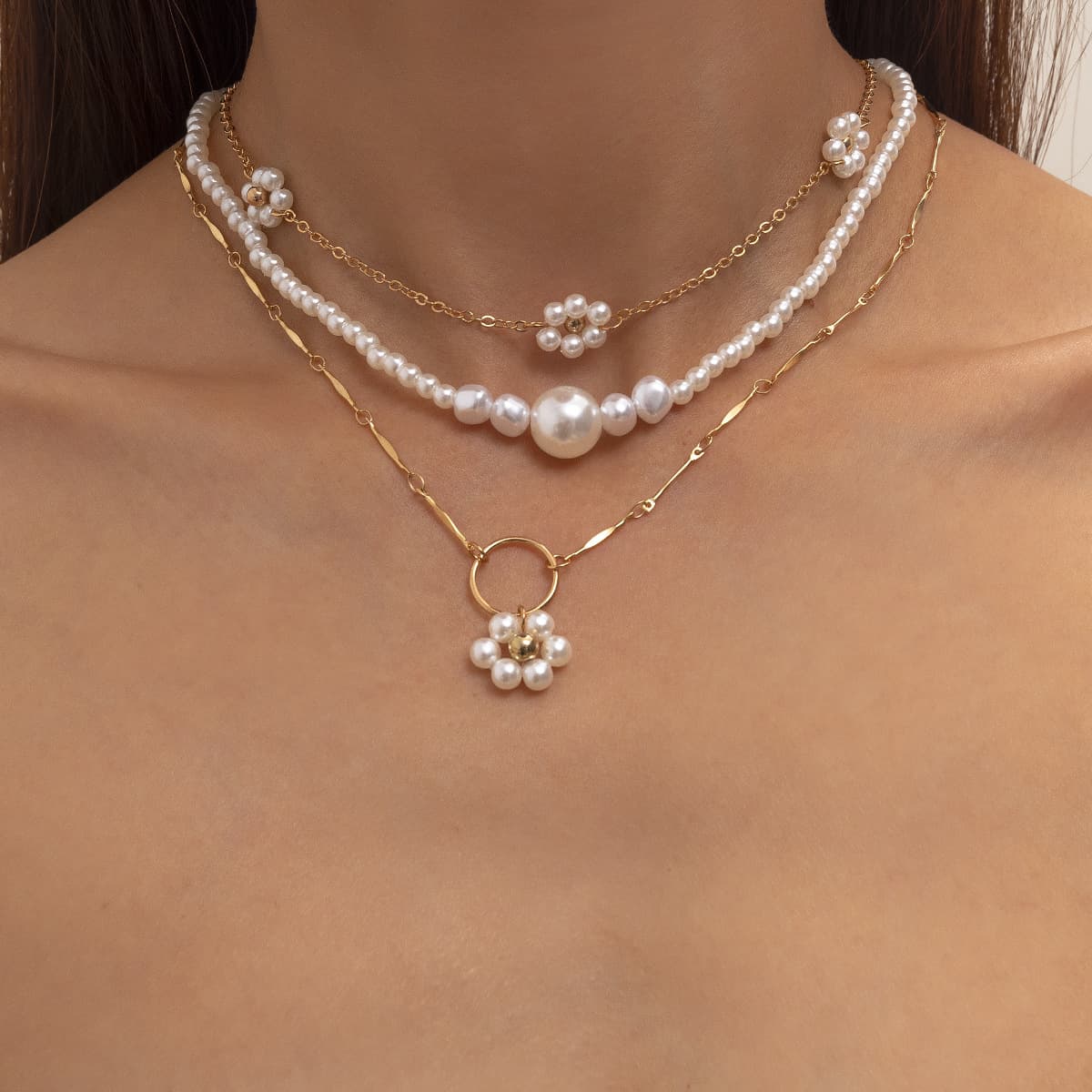 Collar vintage con flor y perla imitada