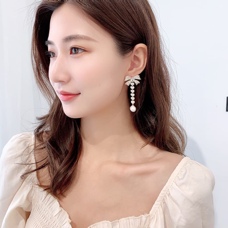Aretes de zirconia con lazo y perla estilo francés