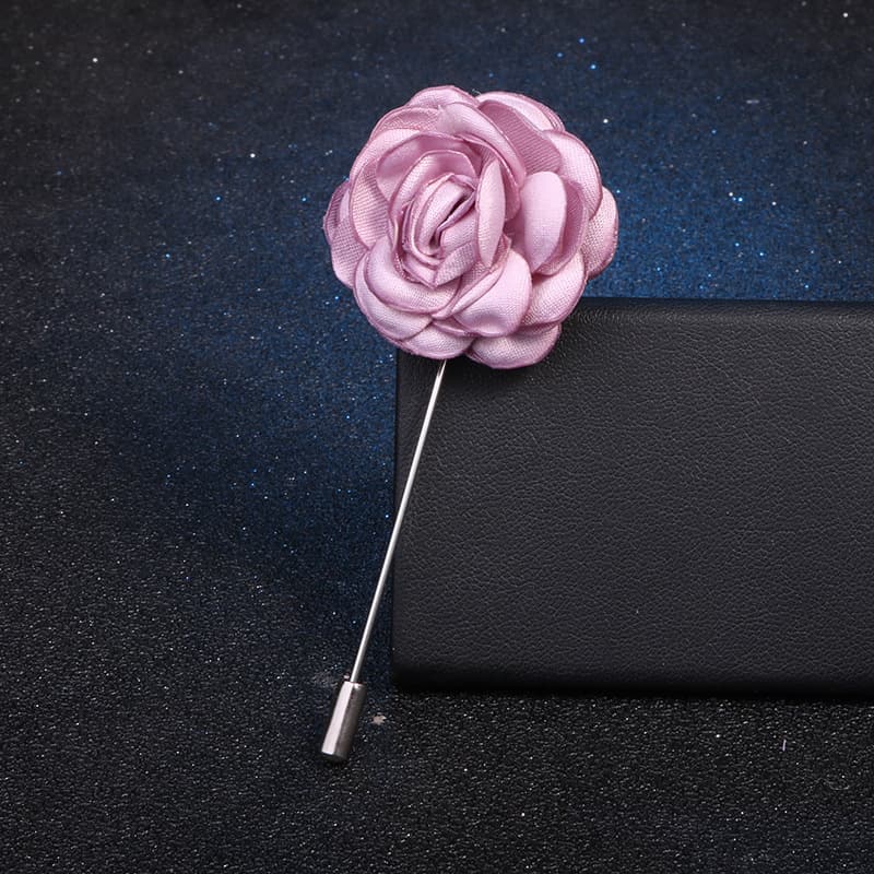 Broche floral de tela con diseño tridimensional