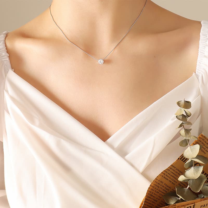 Collar corto para damas con circón solitario
