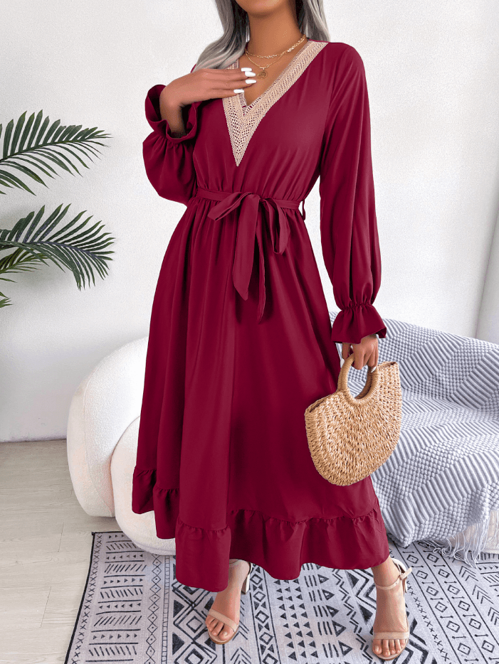 Vestido maxi elegante con escote en V y volantes de encaje