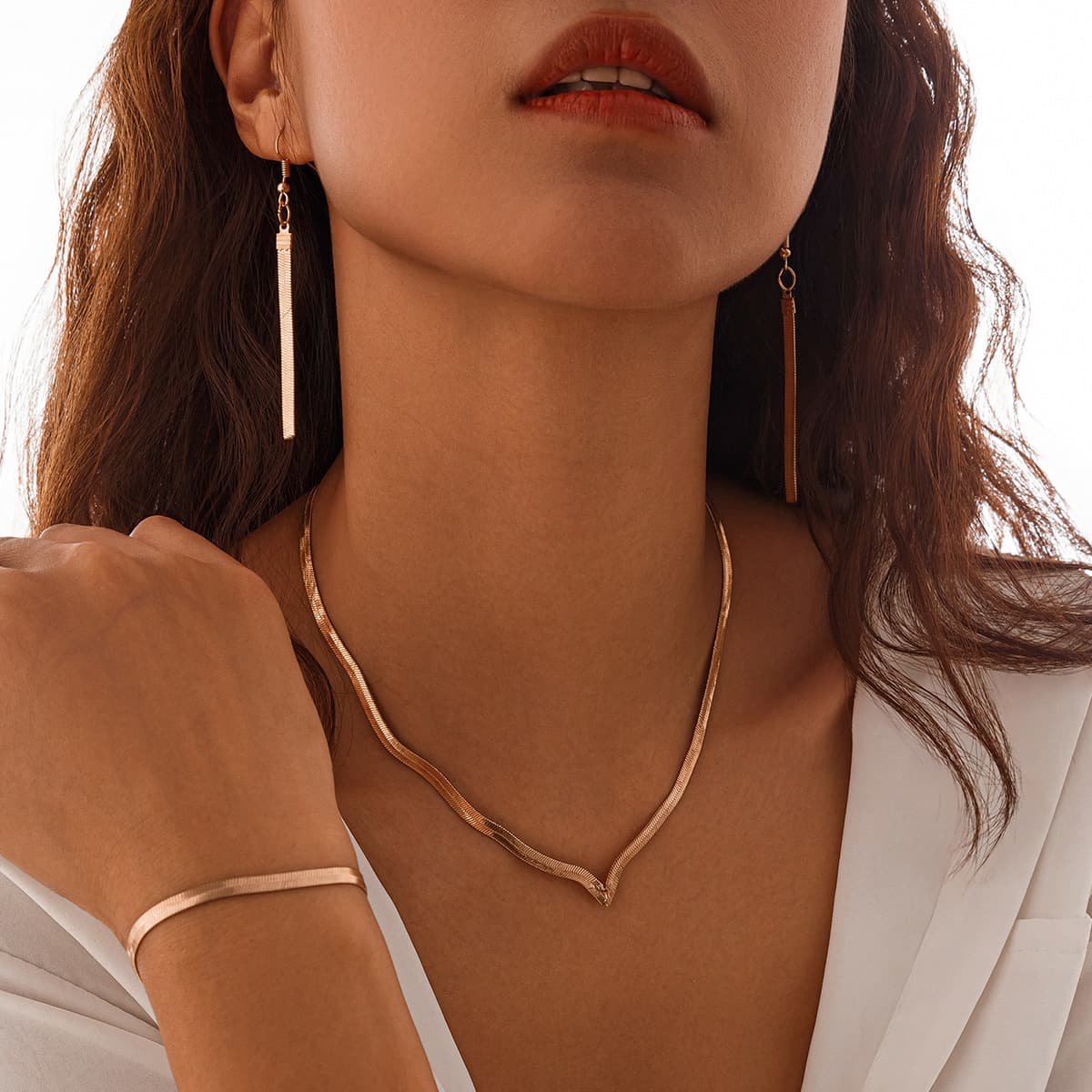 Conjunto de collar, aretes y pulsera geométrico