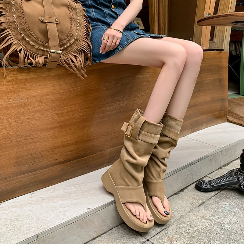 Botas de verano en ante con suela gruesa