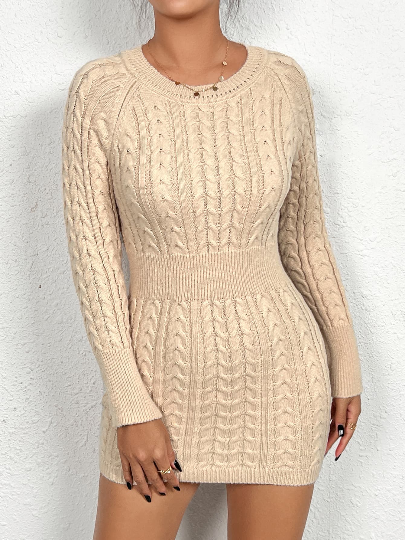 Vestido de punto retorcido con cuello redondo