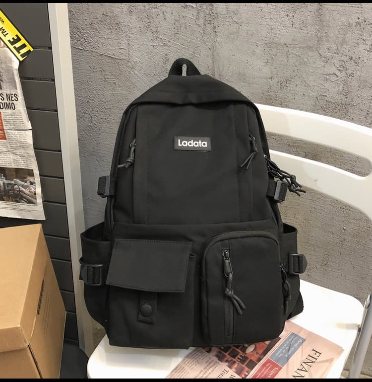 Mochila espaciosa con múltiples bolsillos y protección