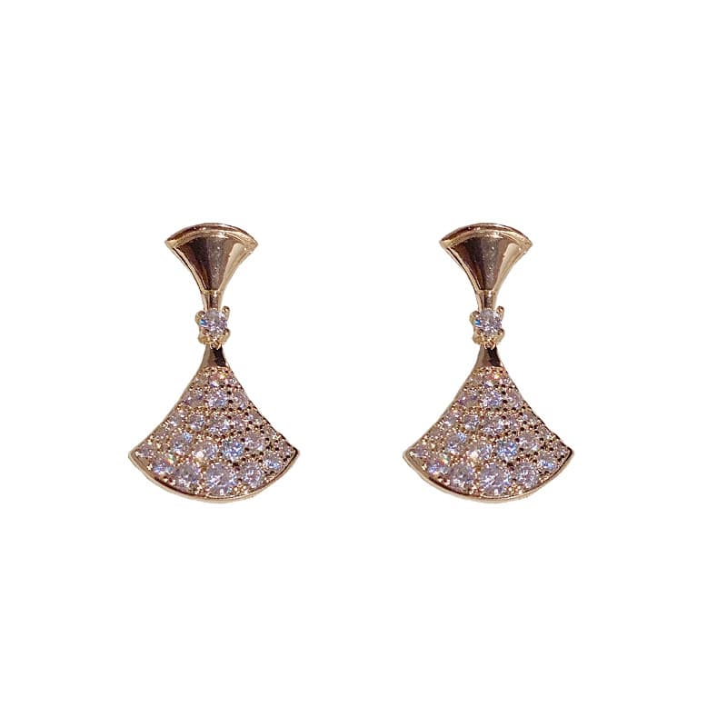 Aretes de lujo con diseño de falda pequeña