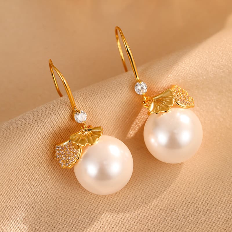 Aretes de ginkgo biloba con circones dorados