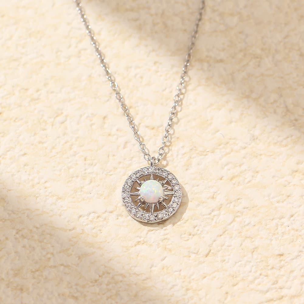 Collar de luna y sol de plata con estilo Celtic