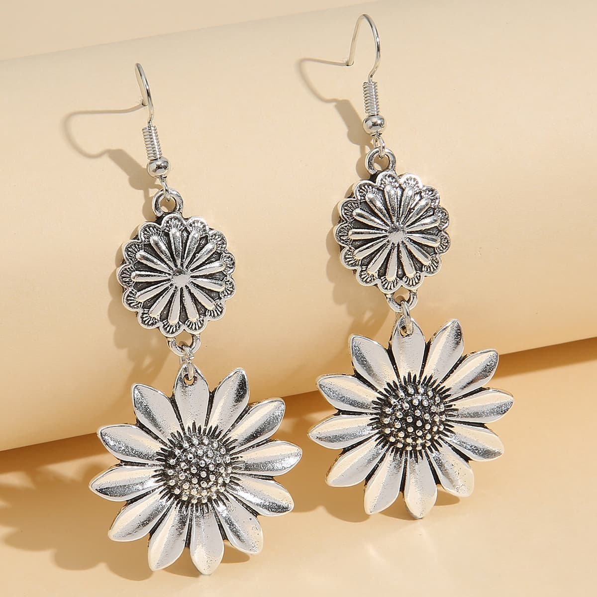 Aretes retro girasol con diseño único