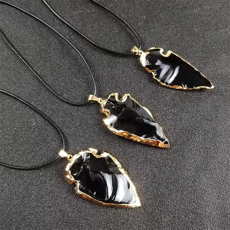 Collar de obsidiana irregular natural sin procesar