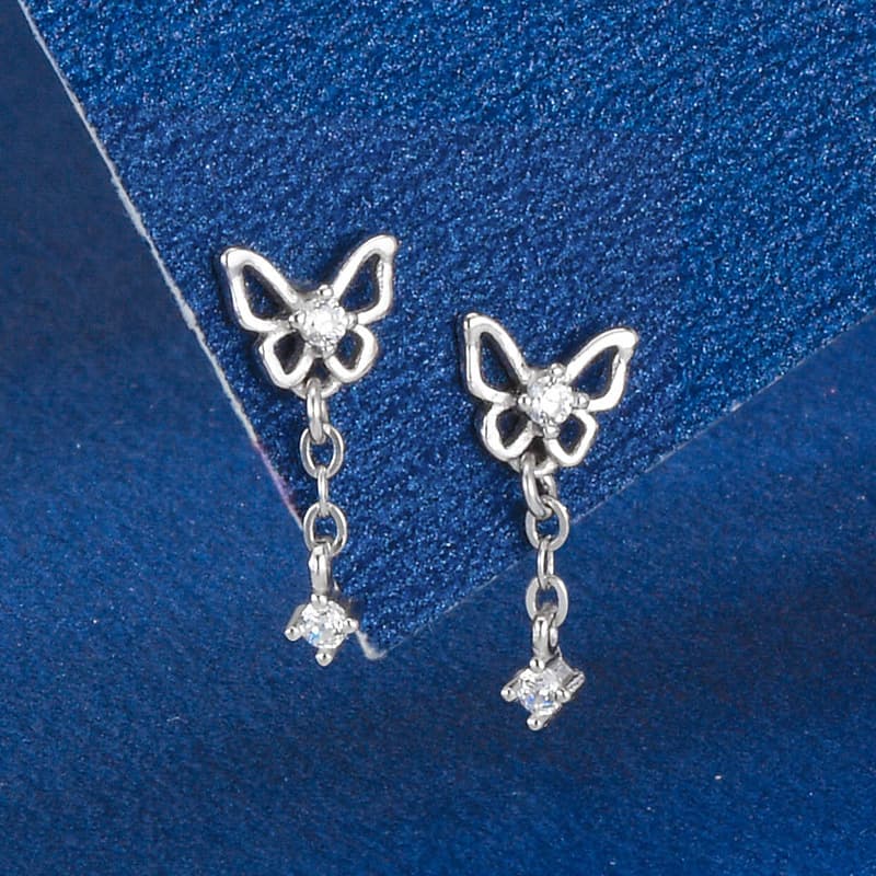 Aretes de plata esterlina con moño y circonias